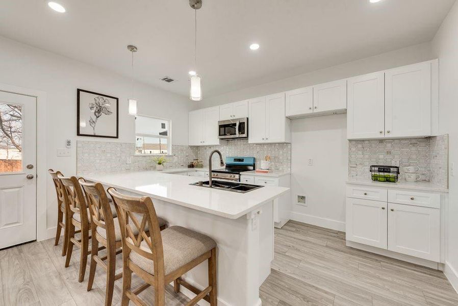 Furnished interior view inside a new home in , Fort Worth (Image 7).