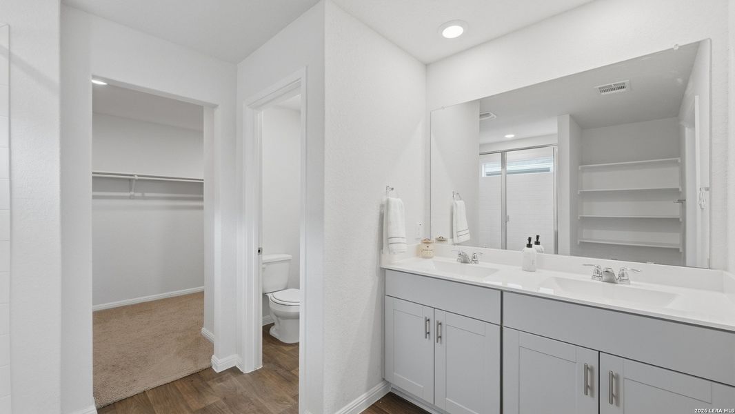 Furnished interior view inside a new home in Heather Glen, New Braunfels (Image 39).