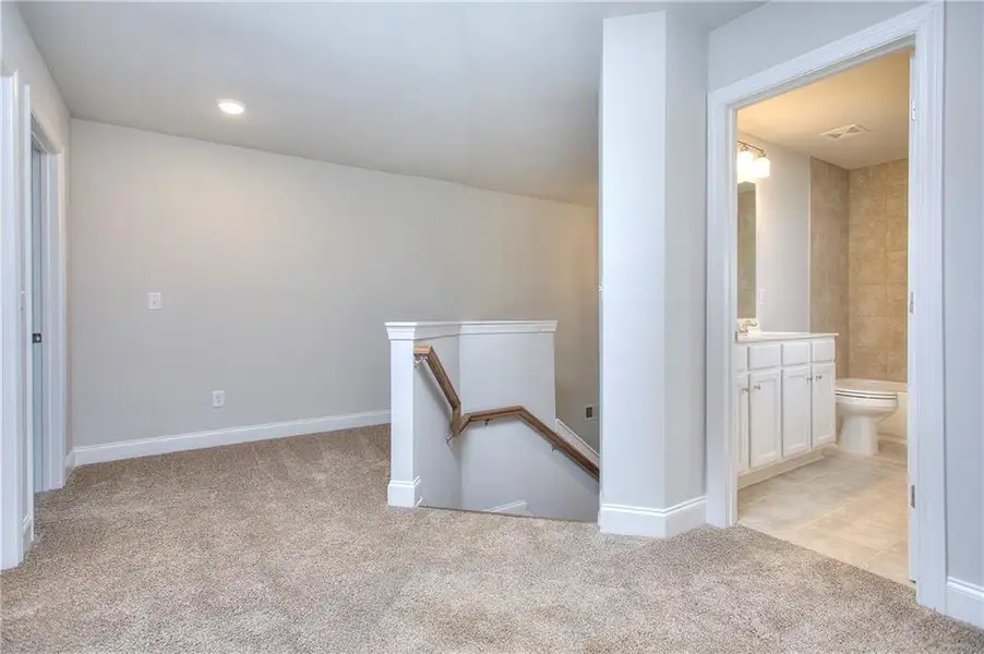 Spacious, unfurnished interior of a new home in , Homer (Image 32).