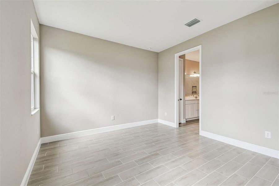 Spacious, unfurnished interior of a new home in Fairway Pointe - 55+ Villa Community, Sun City Center (Image 8).