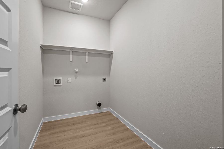 Spacious, unfurnished interior of a new home in Hiddenbrooke, Seguin (Image 18).