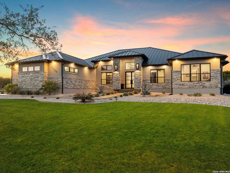 Exterior details and patio area of a home in , Canyon Lake (Image 31).