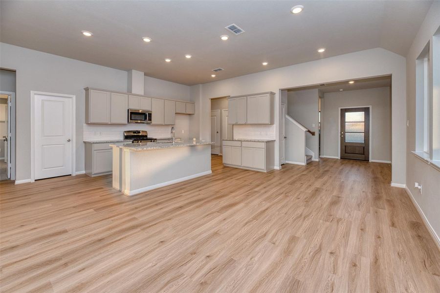 Spacious, unfurnished interior of a new home in Aldeana - Paintbrush Collection, Bonney (Image 28).