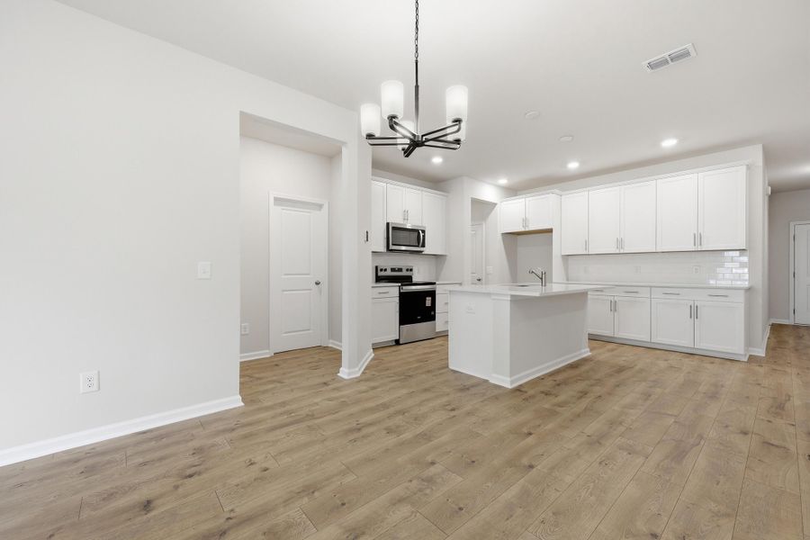 Spacious, unfurnished interior of a new home in , Charleston (Image 15).