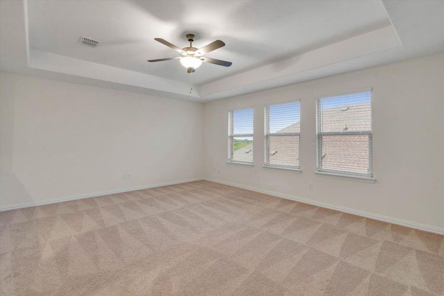 Spacious, unfurnished interior of a new home in , Anna (Image 34).