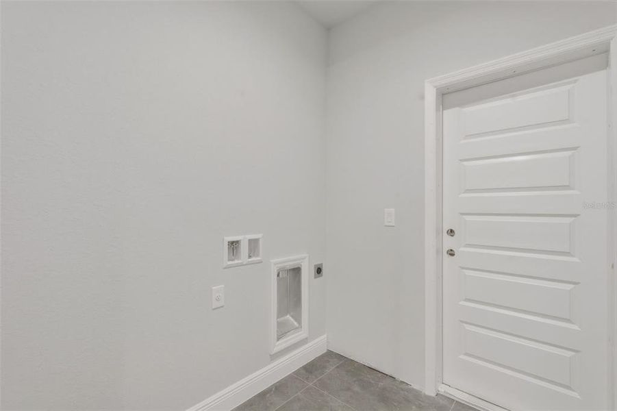 Spacious, unfurnished interior of a new home in , North Port (Image 19).