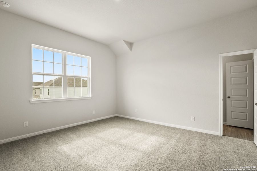 Spacious, unfurnished interior of a new home in Melissa Ranch, San Antonio (Image 21).