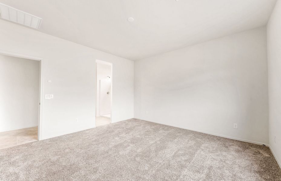 Spacious, unfurnished interior of a new home in El Rancho Santa Rosa, Maricopa (Image 12).