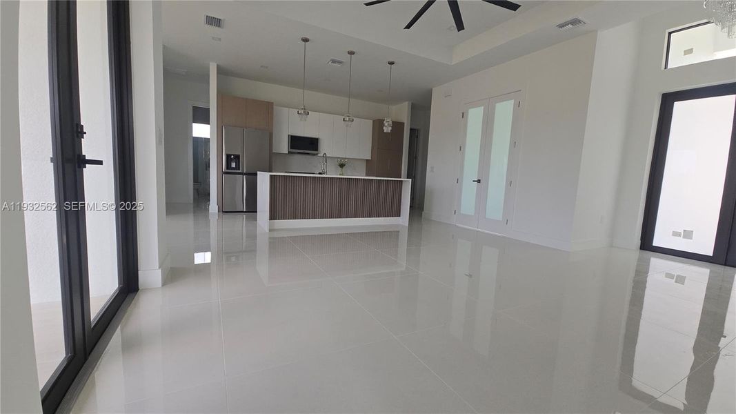 Spacious, unfurnished interior of a new home in , Lehigh Acres (Image 24).