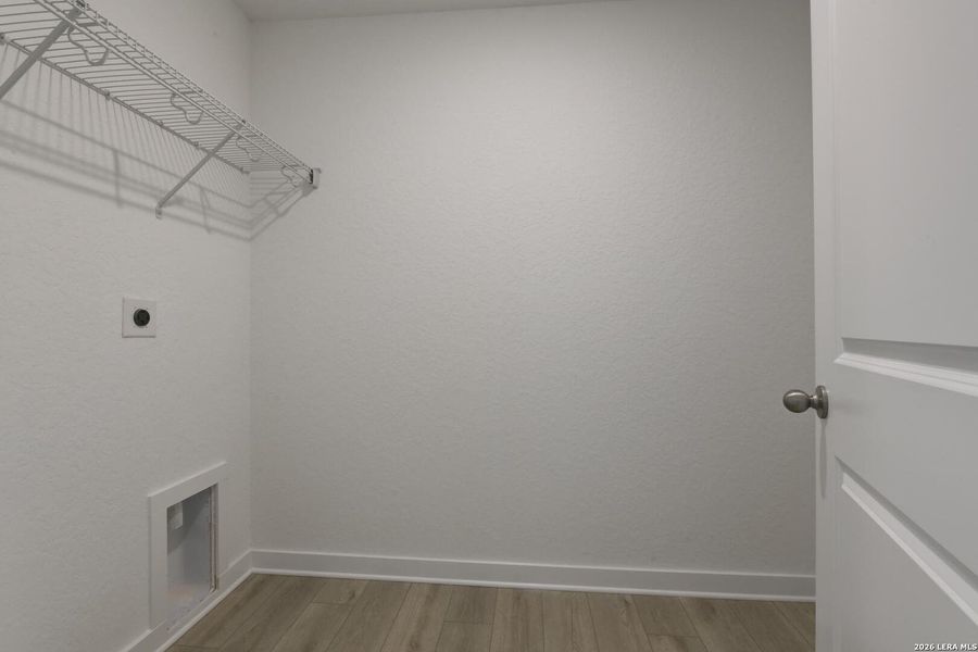 Spacious, unfurnished interior of a new home in Nopal Valley, San Antonio (Image 23).