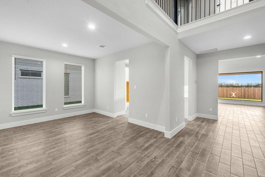 Spacious, unfurnished interior of a new home in Briarwood Crossing, Rosenberg (Image 32).
