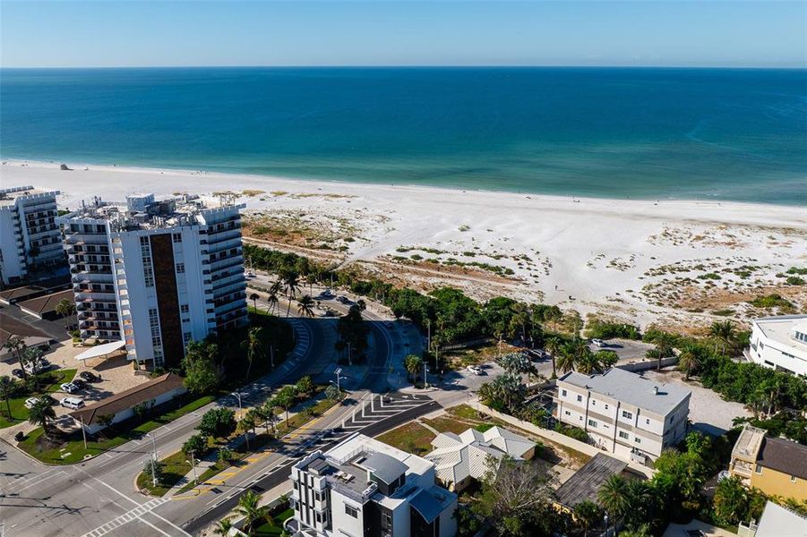 Condo located in Sarasota, FL showcasing its design and architecture (Image 24). Condo located in Sarasota, FL showcasing its design and architecture (Image 24).