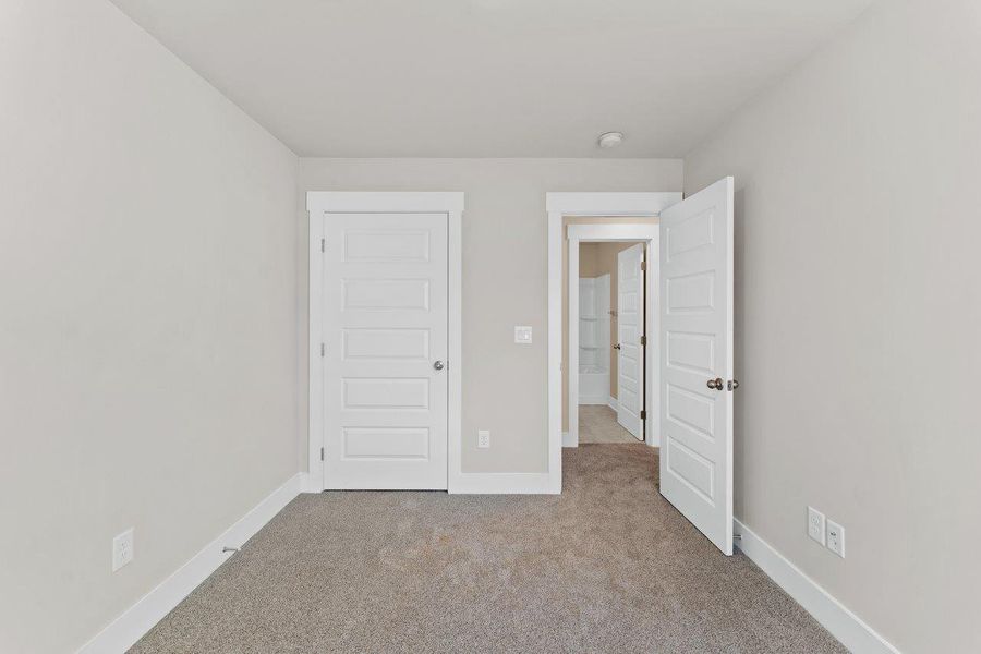 Spacious, unfurnished interior of a new home in Founder's Park, Summerville (Image 11).