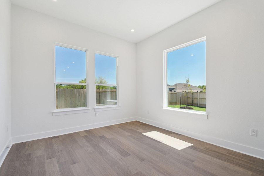 Spacious, unfurnished interior of a new home in Persimmon, Buda (Image 33).