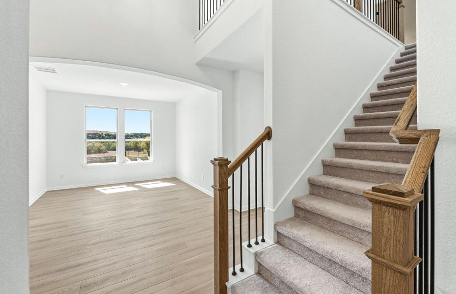 Spacious, unfurnished interior of a new home in Crescent Bluff, Georgetown (Image 25).