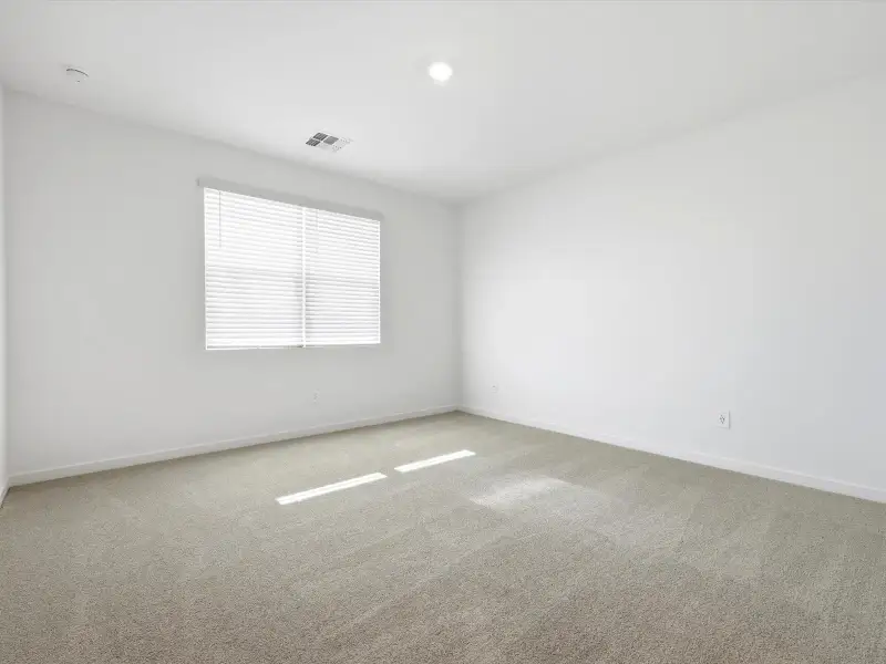 Spacious, unfurnished interior of a new home in Anthem at Merrill Ranch Reserve Series, Florence (Image 10).