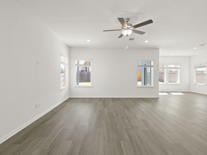 Spacious, unfurnished interior of a new home in Cool Water at Sonterra, Jarrell (Image 23).