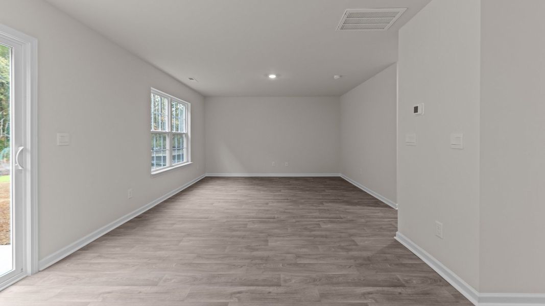 Spacious, unfurnished interior of a new home in Madeline Farm, New Bern (Image 20).