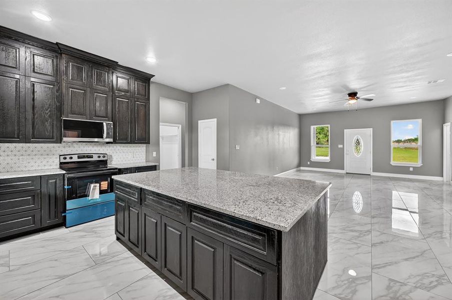 Furnished interior view inside a new home in , Grandview (Image 5).