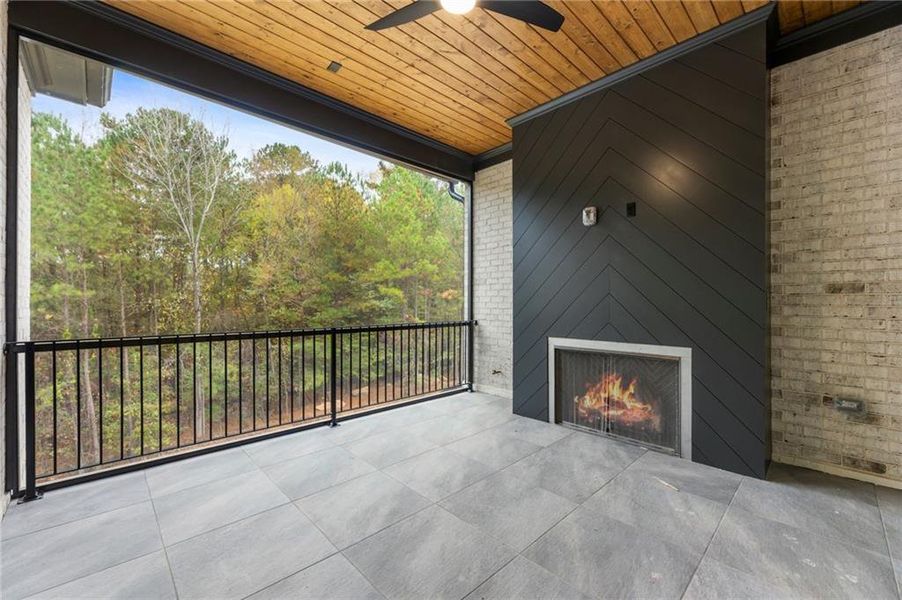 Exterior details and patio area of a home in , Acworth (Image 3).