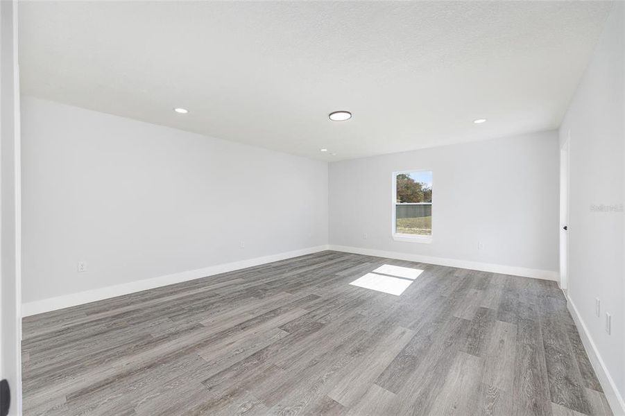 Spacious, unfurnished interior of a new home in , Summerfield (Image 13).