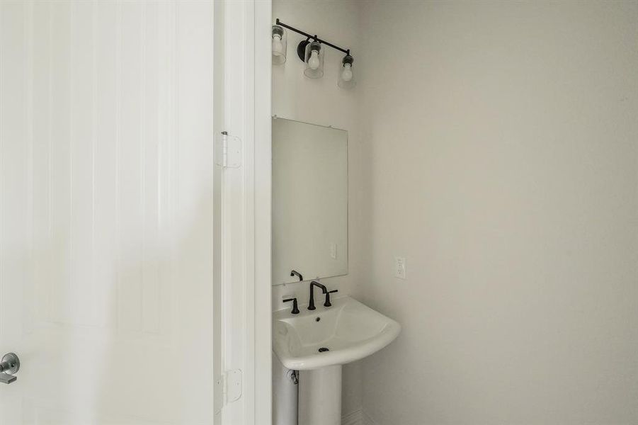 Close-up of interior finishes inside a home in Matthews Farms, Venus (Image 14).