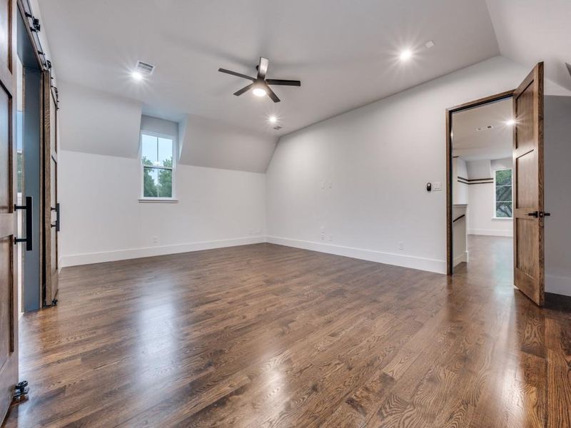 Spacious, unfurnished interior of a new home in , Dallas (Image 32).