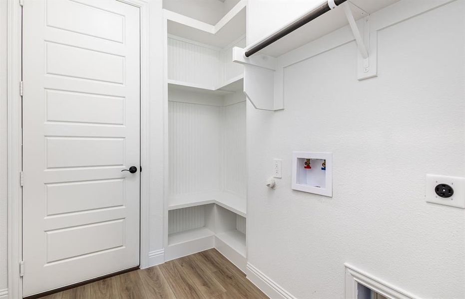 Spacious, unfurnished interior of a new home in Sagebrush Addition, Midlothian (Image 23).