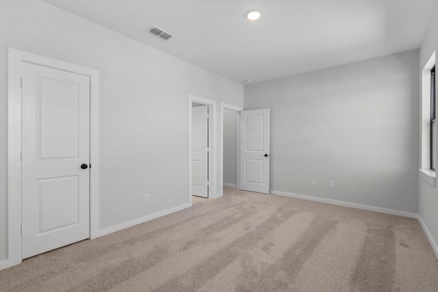 Spacious, unfurnished interior of a new home in Fulbrook on Fulshear Creek 60', Fulshear (Image 27). Spacious, unfurnished interior of a new home in Fulbrook on Fulshear Creek 60', Fulshear (Image 27).