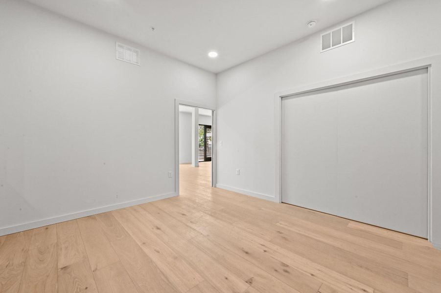 Spacious, unfurnished interior of a new home in One Oak, Austin (Image 25).