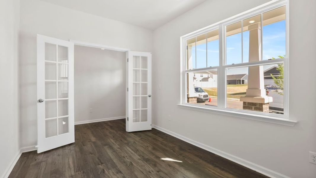 Spacious, unfurnished interior of a new home in Baxter Village, Boiling Springs (Image 19).