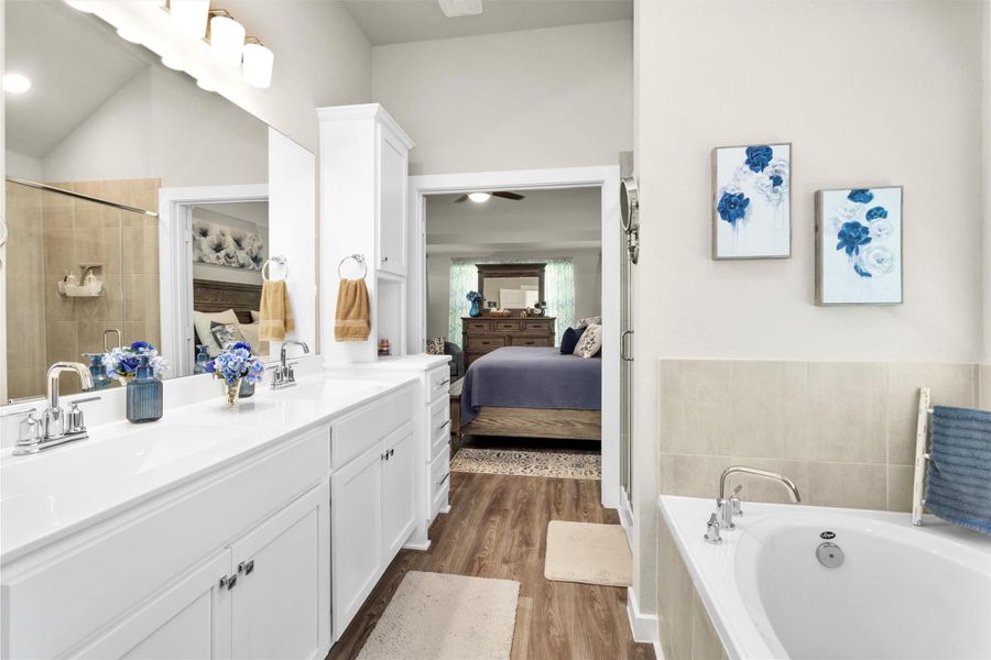 Another view of the En Suite showing you all the cabinet space available for all your goodies. Another view of the En Suite showing you all the cabinet space available for all your goodies.