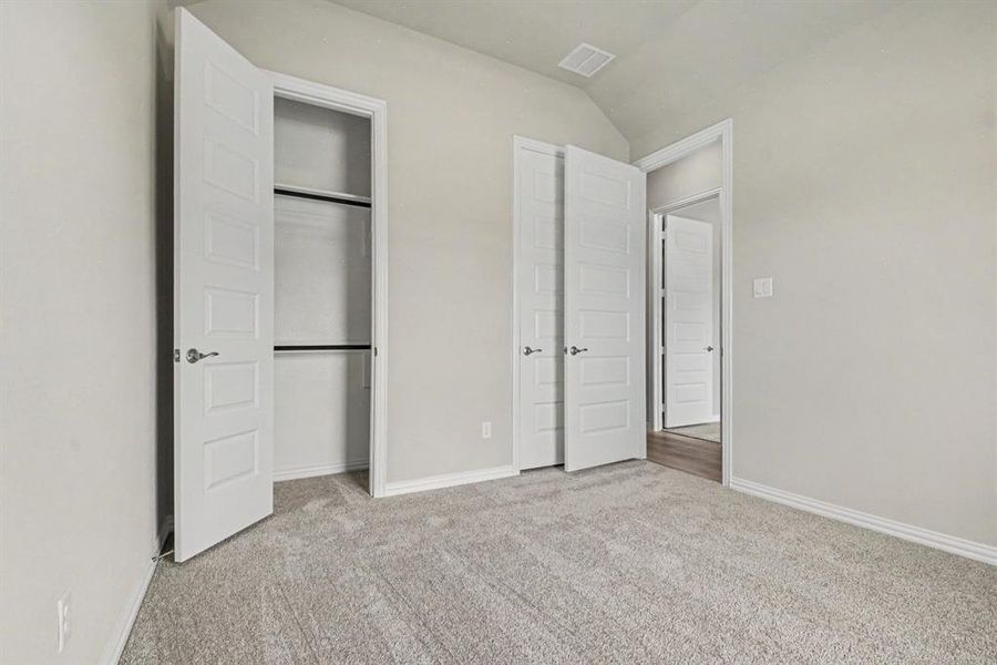 Spacious, unfurnished interior of a new home in Ten Mile Creek Estates, DeSoto (Image 23).