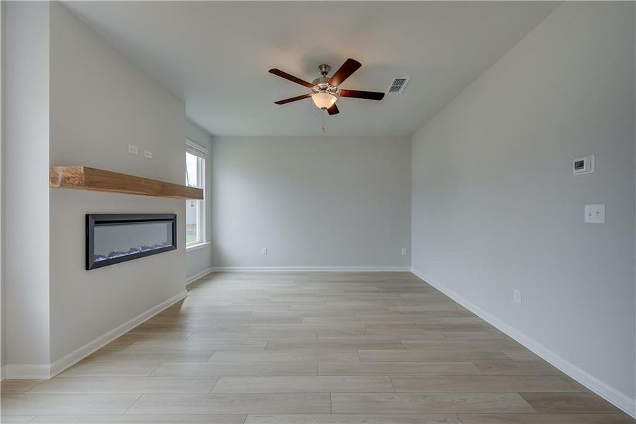 Spacious, unfurnished interior of a new home in Enclave at Evergreen, Fairburn (Image 20). Spacious, unfurnished interior of a new home in Enclave at Evergreen, Fairburn (Image 20).