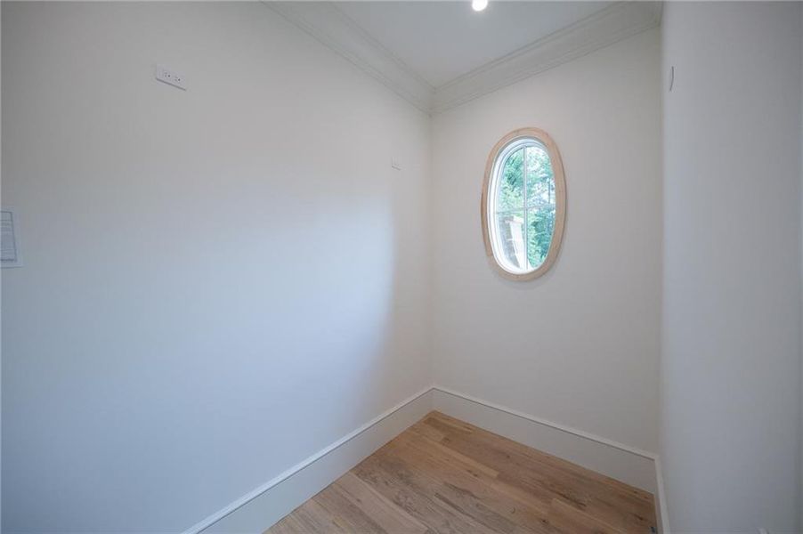 Spacious, unfurnished interior of a new home in Blue Heron Walk, Atlanta (Image 16).