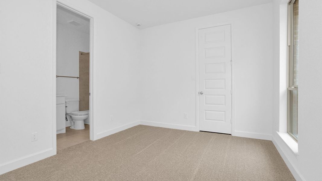 Spacious, unfurnished interior of a new home in Valencia, Manvel (Image 10).