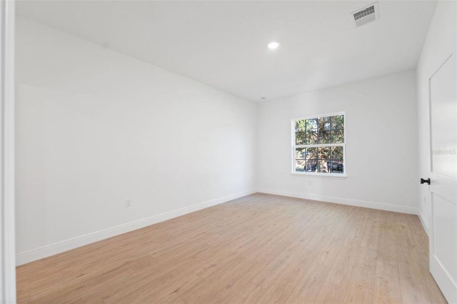 Spacious, unfurnished interior of a new home in , Ocala (Image 28).