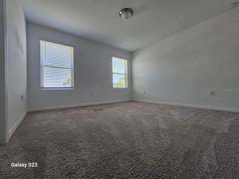 Spacious, unfurnished interior of a new home in , Orlando (Image 12).