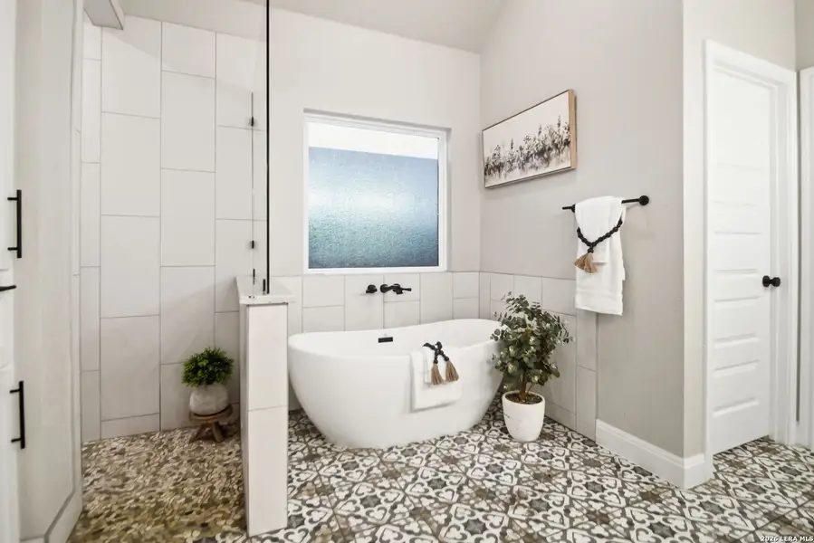 Furnished interior view inside a new home in , La Vernia (Image 7).