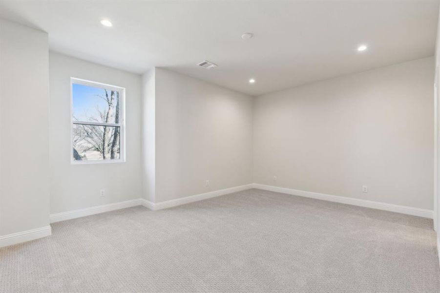 Spacious, unfurnished interior of a new home in , Dallas (Image 21).