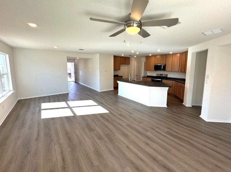 Spacious, unfurnished interior of a new home in Sonterra - Cool Water, Jarrell (Image 27).