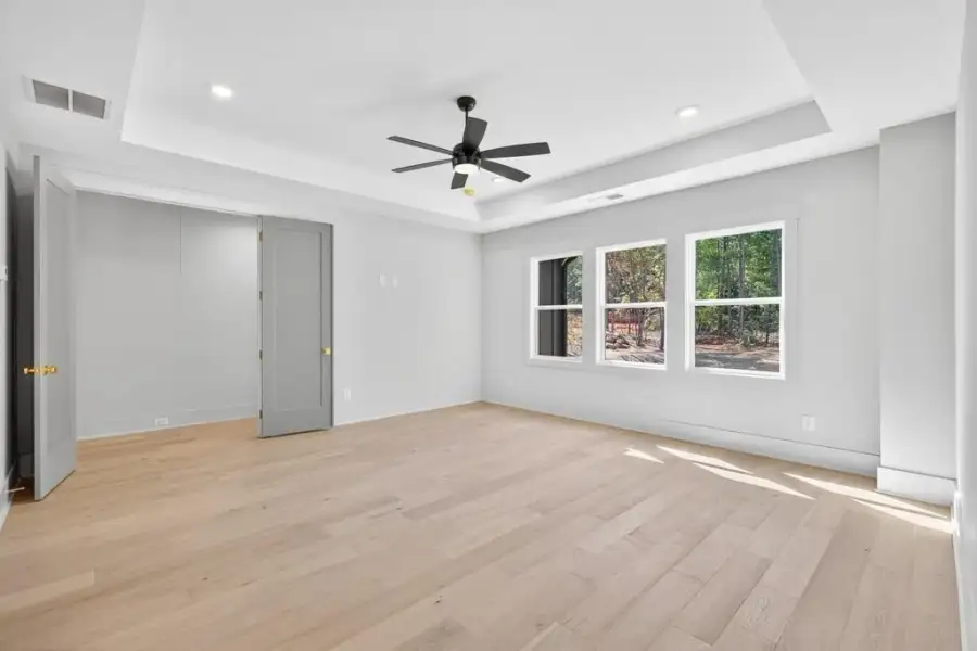 Spacious, unfurnished interior of a new home in The Manors, Jefferson (Image 39).