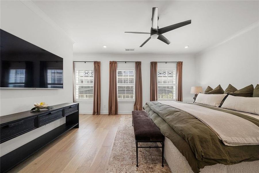 Furnished interior view inside a new home in , Alpharetta (Image 25).