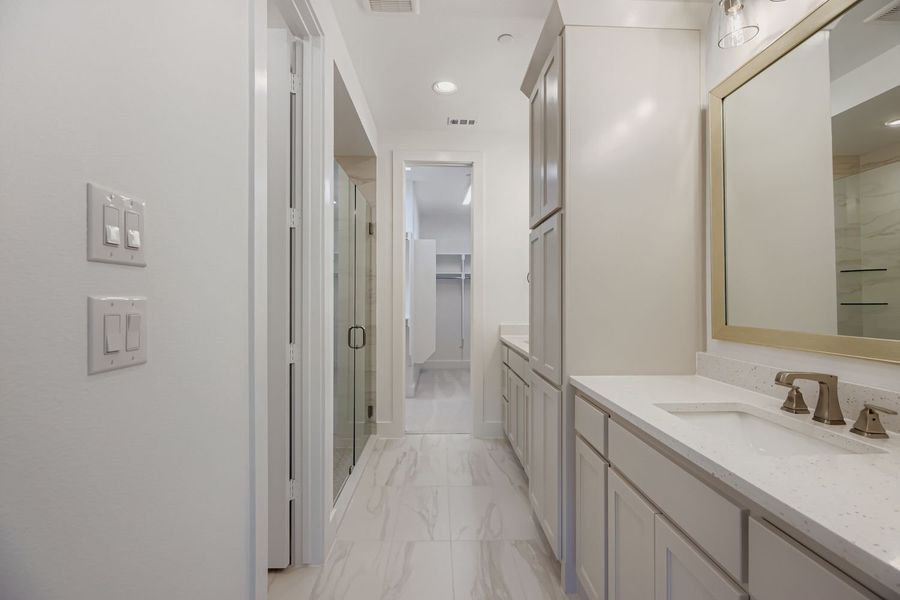 3533 Kings Court - Primary Bathroom