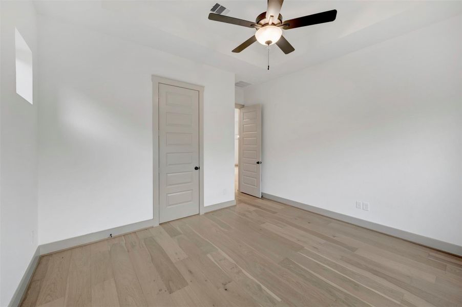 Spacious, unfurnished interior of a new home in The Highlands 40', Porter (Image 22).