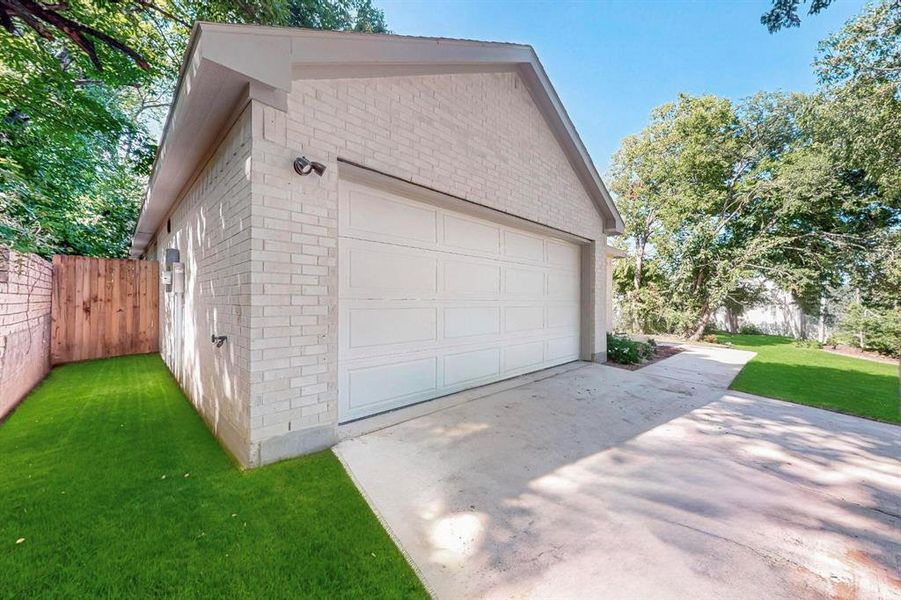 Exterior details and patio area of a home in , Dallas (Image 23).