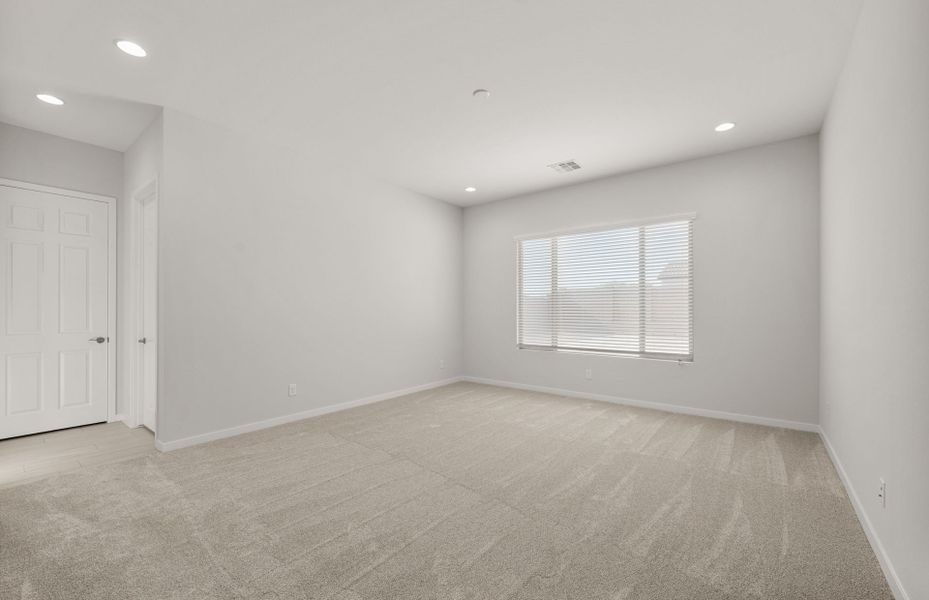 Spacious, unfurnished interior of a new home in Sun City Anthem at Merrill Ranch, Florence (Image 21).