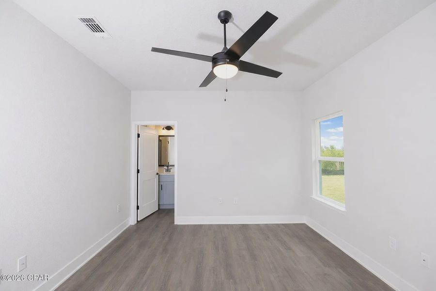 Spacious, unfurnished interior of a new home in Parkbrook, Panama City (Image 10).