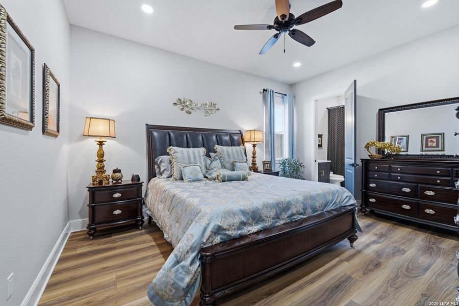 Furnished interior view inside a new home in , Runge (Image 16).