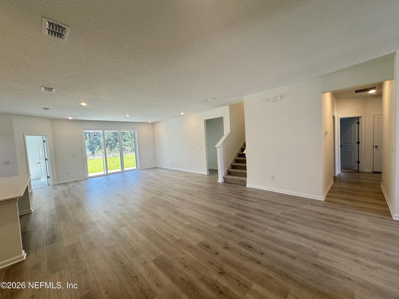 Spacious, unfurnished interior of a new home in Hyland Trail, Green Cove Springs (Image 30).